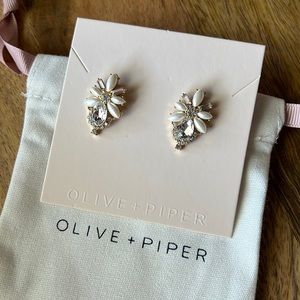 OLIVE + PIPER BRIDAL PEARL FLORET STUD EARRINGS